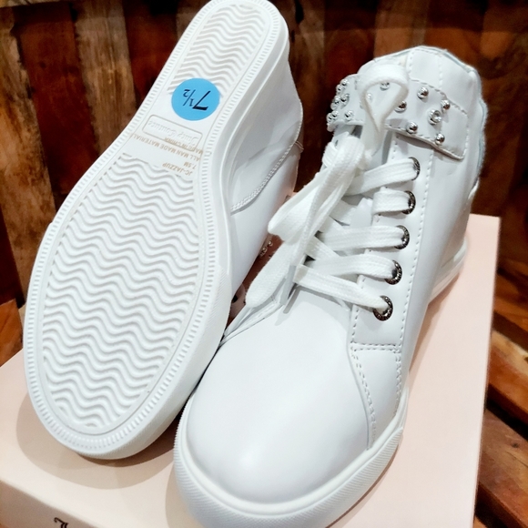 Juicy Couture Wedge JazzUp Shoes - Picture 3 of 5